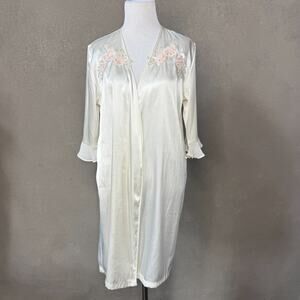 Secret Treasures Satin Robe Size Small Winter White Floral Applique No Belt